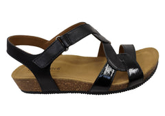 Comfortiva Garner Womens Comfort Footbed Wide Fit Leather Sandals
